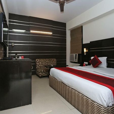 Oyo 13541 Otani Hotel Делхи Екстериор снимка