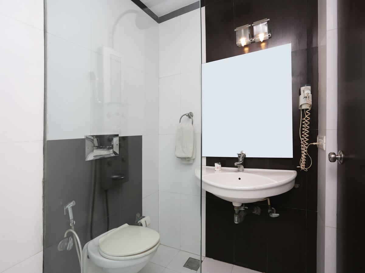 Oyo 13541 Otani Hotel Делхи Екстериор снимка