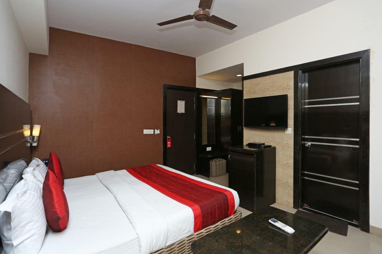 Oyo 13541 Otani Hotel Делхи Екстериор снимка