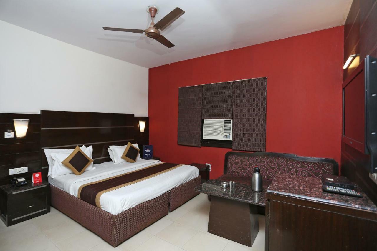 Oyo 13541 Otani Hotel Делхи Екстериор снимка